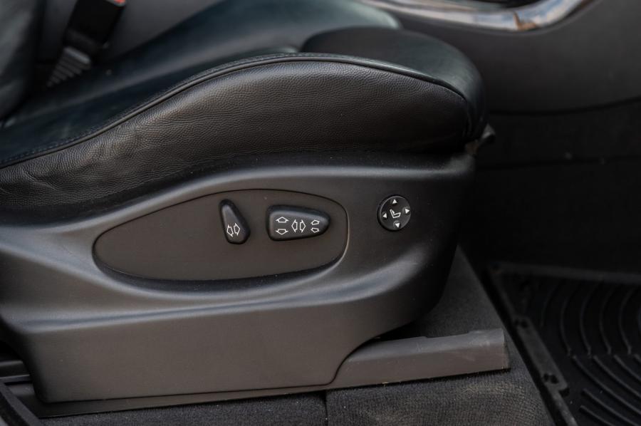 Детали интерьера BMW X5 4.8is (E53) 2004 года  (NA) (фото 85 из 104)